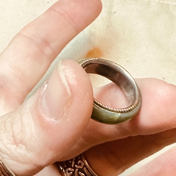 Green Jasper Band in Gold Tone Metal Setting Vintage - Picture 12 of 15